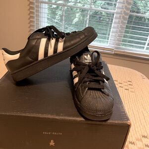 Adidas superstar like new
